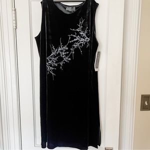 IMPRESSIONS Classy Black Velvet Sleeveless Dress